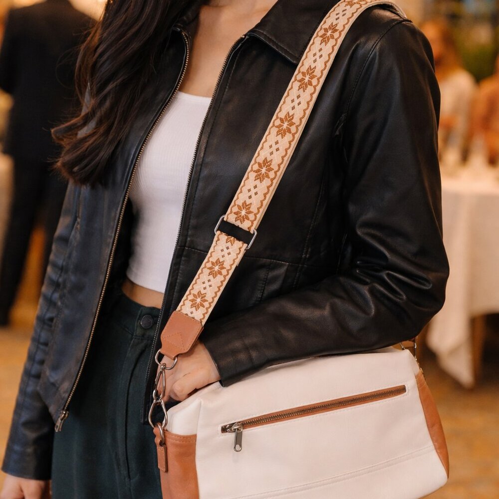 Woman's Poiugoya Leather Purse New White Brown Casual Formal